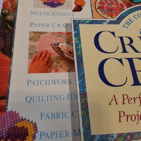 🌺 Near New Huge Creative Crafts Book - Picture 3 of 14